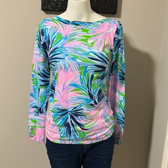 Lilly Pulitzer Aleah Top Gecko Green Beach Bash Shirt Coastal Beach XS NEW - Picture 1 of 10